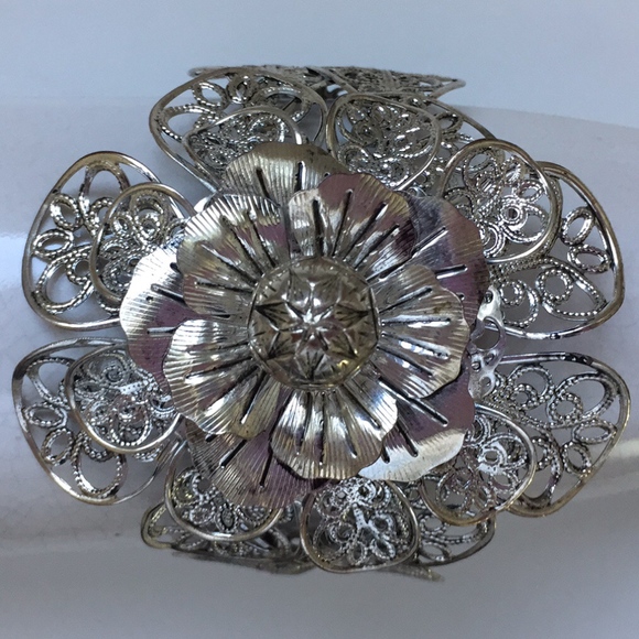 ARTISAN Metallic Silver Floral Filigree Cuff Bracelet - Picture 2 of 6